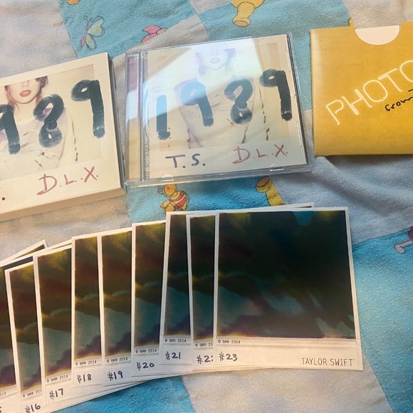 Taylor Swift 1989 Deluxe CD with Polaroids #14-23 - Picture 2 of 4